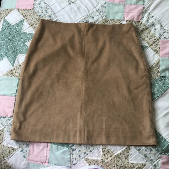 5/$25 J.crew  Faux Suede Pencil Skirt Size 2 Tan Back Zipper - Picture 9 of 12